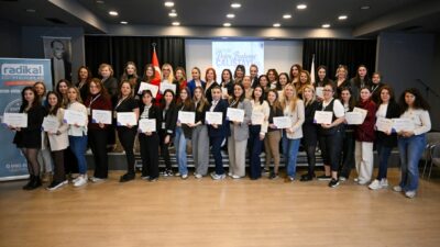 Bornova Belediyesi’nin düzenlediği çalıştayda; bağımlılıkla mücadeleden STEM uygulamalarına kadar geniş