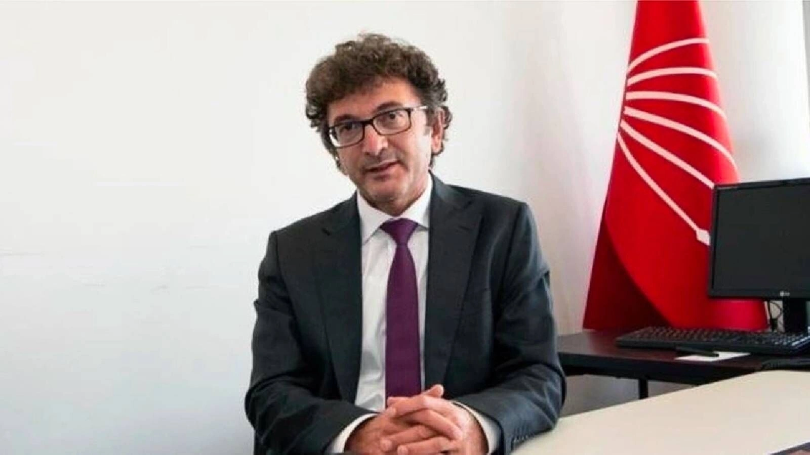 İzmir Meslek Fabrikası’na 05.00 ablukası! CHP’li vekillerden sert tepki: “Meslek Fabrikası’nı kaba kuvvetle alamazsınız!” 6 İzmir Meslek Fabrikası’na 05.00 ablukası! CHP’li vekillerden sert tepki: “Meslek Fabrikası’nı kaba kuvvetle alamazsınız!”