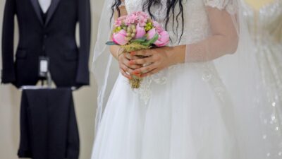 Evlilik hazırlığı yapan gençlere nefes aldıran projede; bağışlanan gelinlik, damatlık