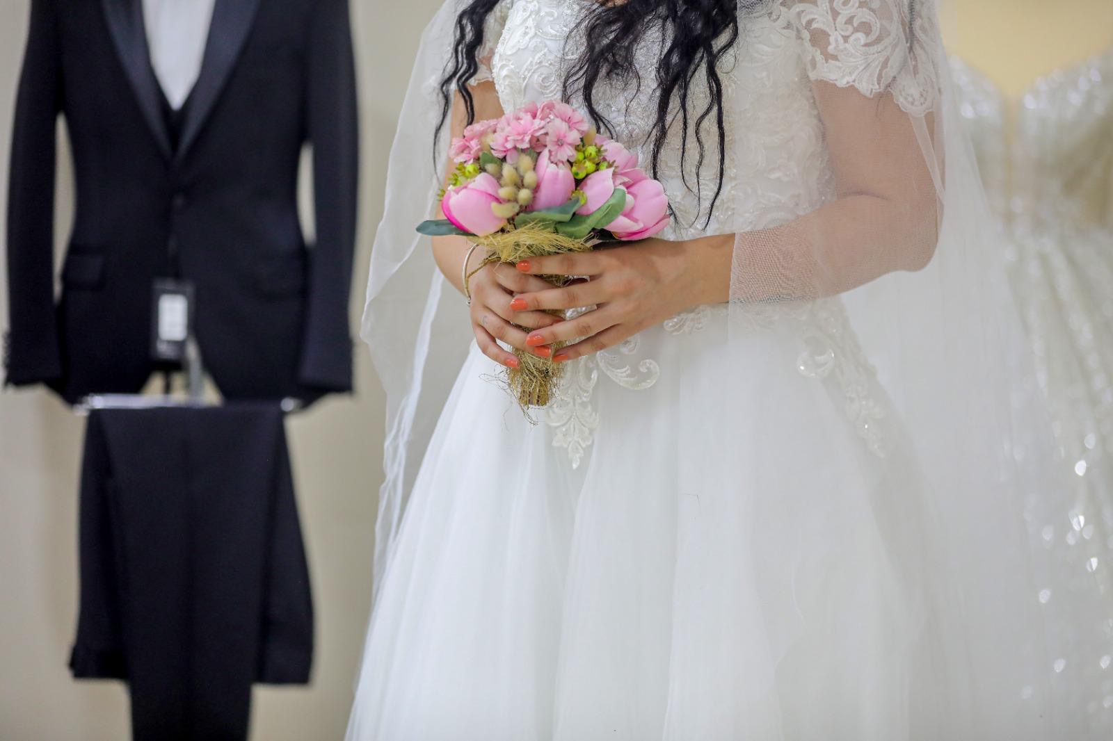 Evlilik hazırlığı yapan gençlere nefes aldıran projede; bağışlanan gelinlik, damatlık