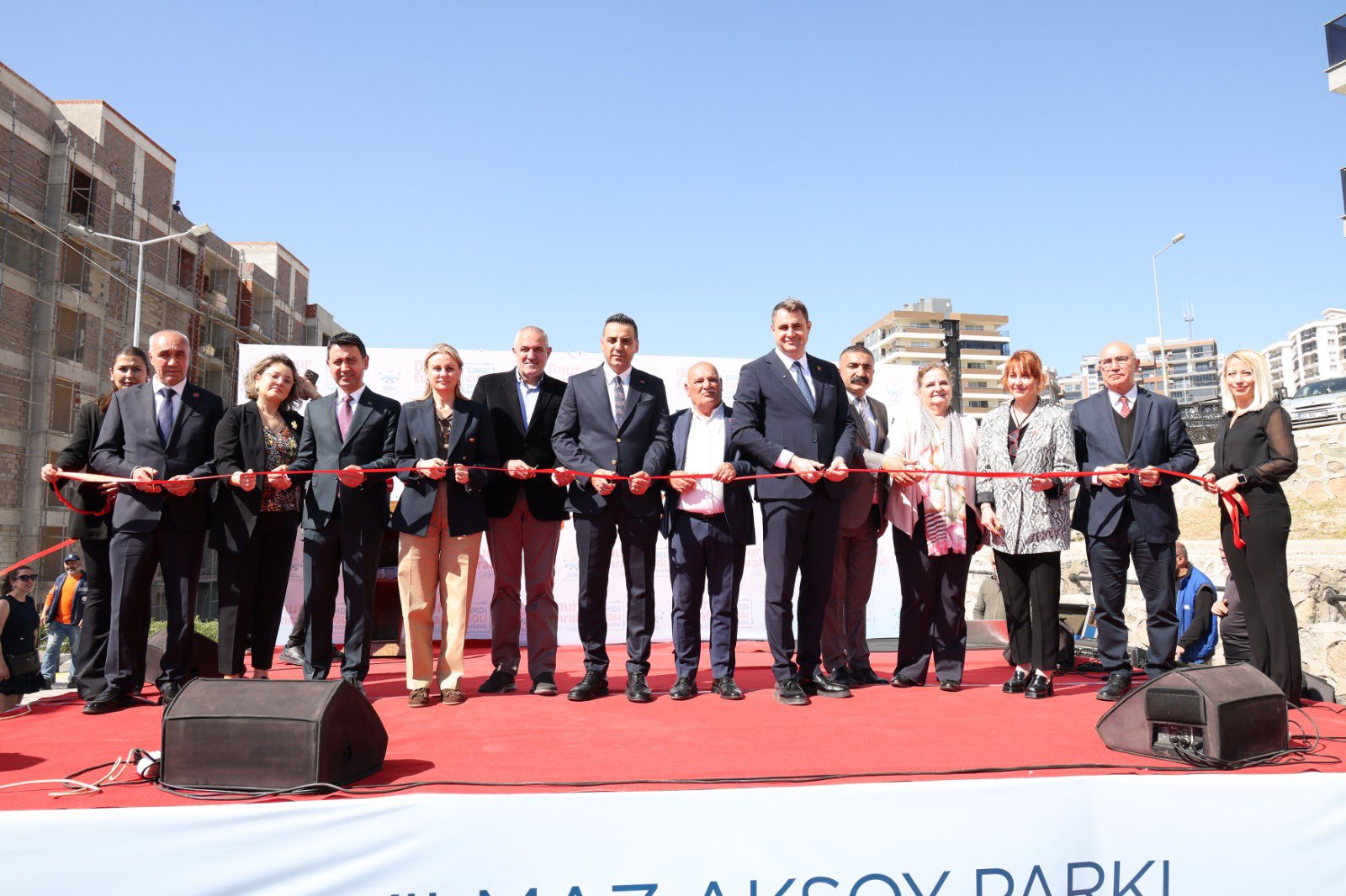 Çiğli'de Yılmaz Aksoy Parkı açıldı: CHP kurmaylarından mesaj yağmuru