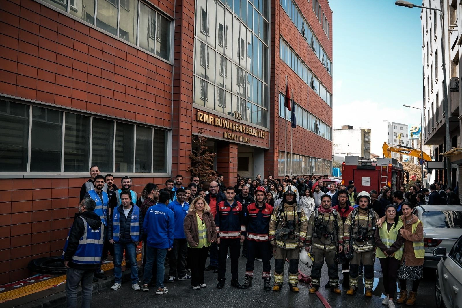 İzmir Büyükşehir’den "Sıfır Hata" tatbikatı! Alevler arasından kurtuluş