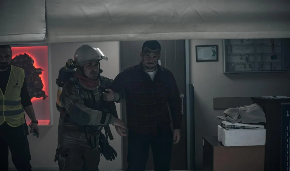 Afet İşleri ve İtfaiye ekiplerinden koordineli operasyon! Personel, binadan tahliye