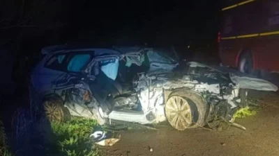 Kontrolden çıkıp ağaca çarpan lüks otomobil facia getirdi. Kazada 35