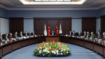 Cumhurbaşkanı Erdoğan başkanlığında toplanan AK Parti MYK'sının gündemi oldukça yoğun.