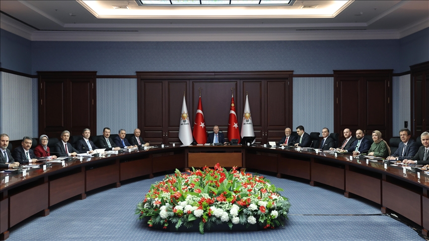 Cumhurbaşkanı Erdoğan başkanlığında toplanan AK Parti MYK'sının gündemi oldukça yoğun.