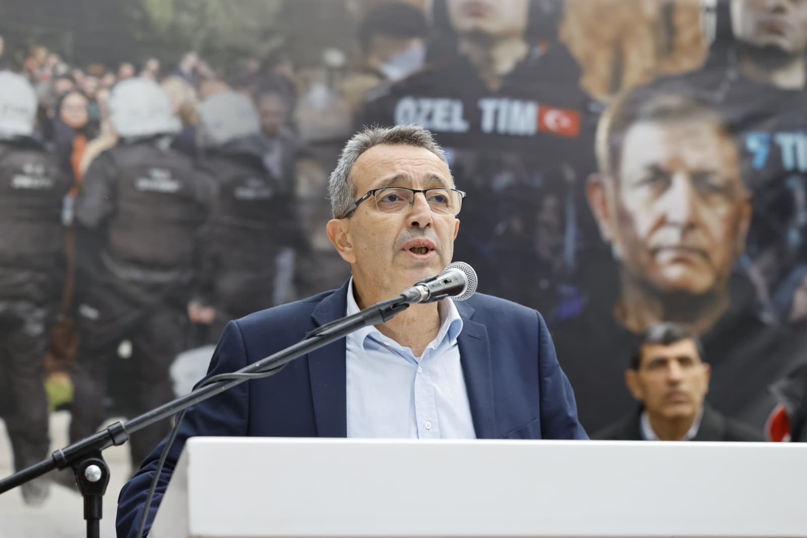 Tugay Meslek Fabrikası nöbetinin 11.'inci gününde: 'Kimsiniz siz be; burası babanızın çiftliği mi?' 11 Tugay Meslek Fabrikası nöbetinin 11.'inci gününde: 'Kimsiniz siz be; burası babanızın çiftliği mi?'