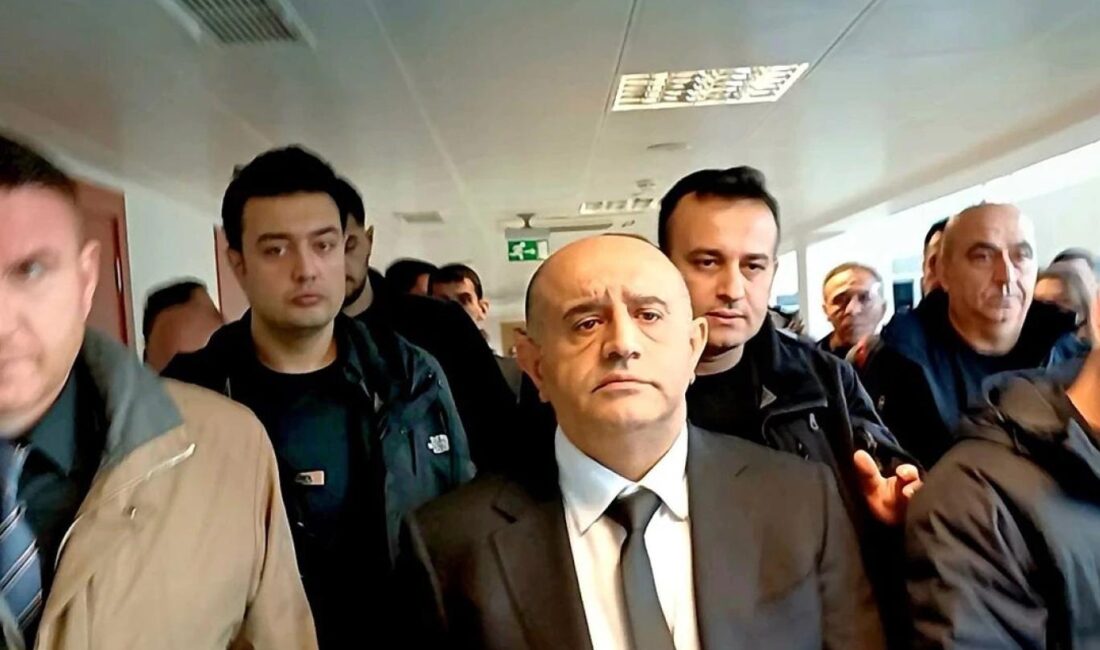 Aralarında belediye başkanlarının da bulunduğu 16'sı tutuklu 200 sanıklı Aziz