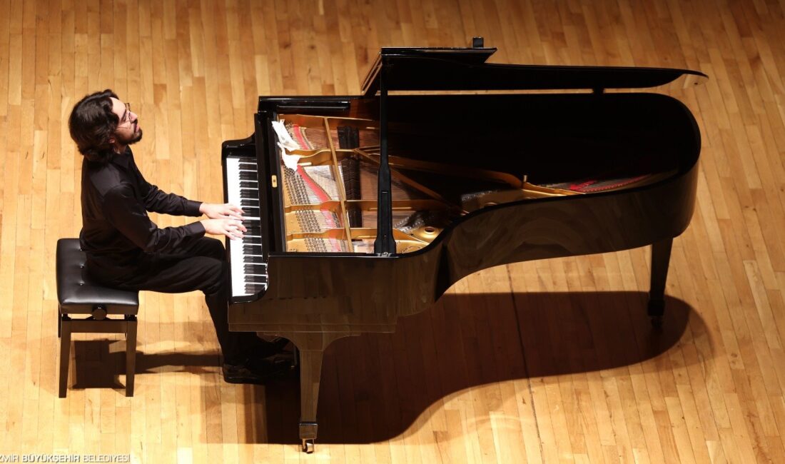 İzmir Büyükşehir Belediyesi ev sahipliğinde süren 6. Uluslararası Barok Müzik