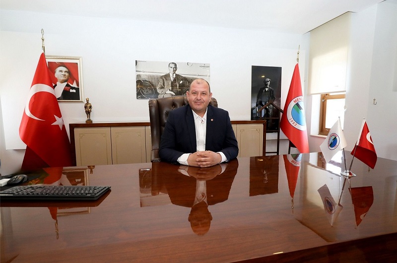 Menderes’te minik kramponlar sahaya çıkıyor: 23 Nisan coşkusu yeşil sahalarda!