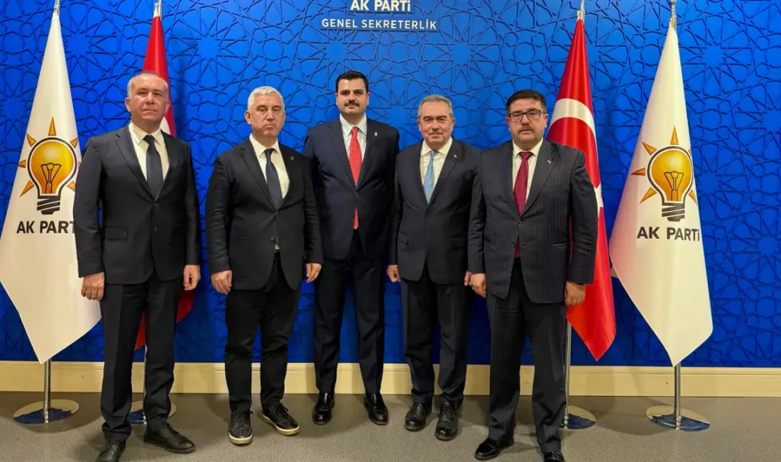 Cemil Tugay Meslek Fabrikası önünde polis kordonuyla boğuşurken, CHP'li Bergama