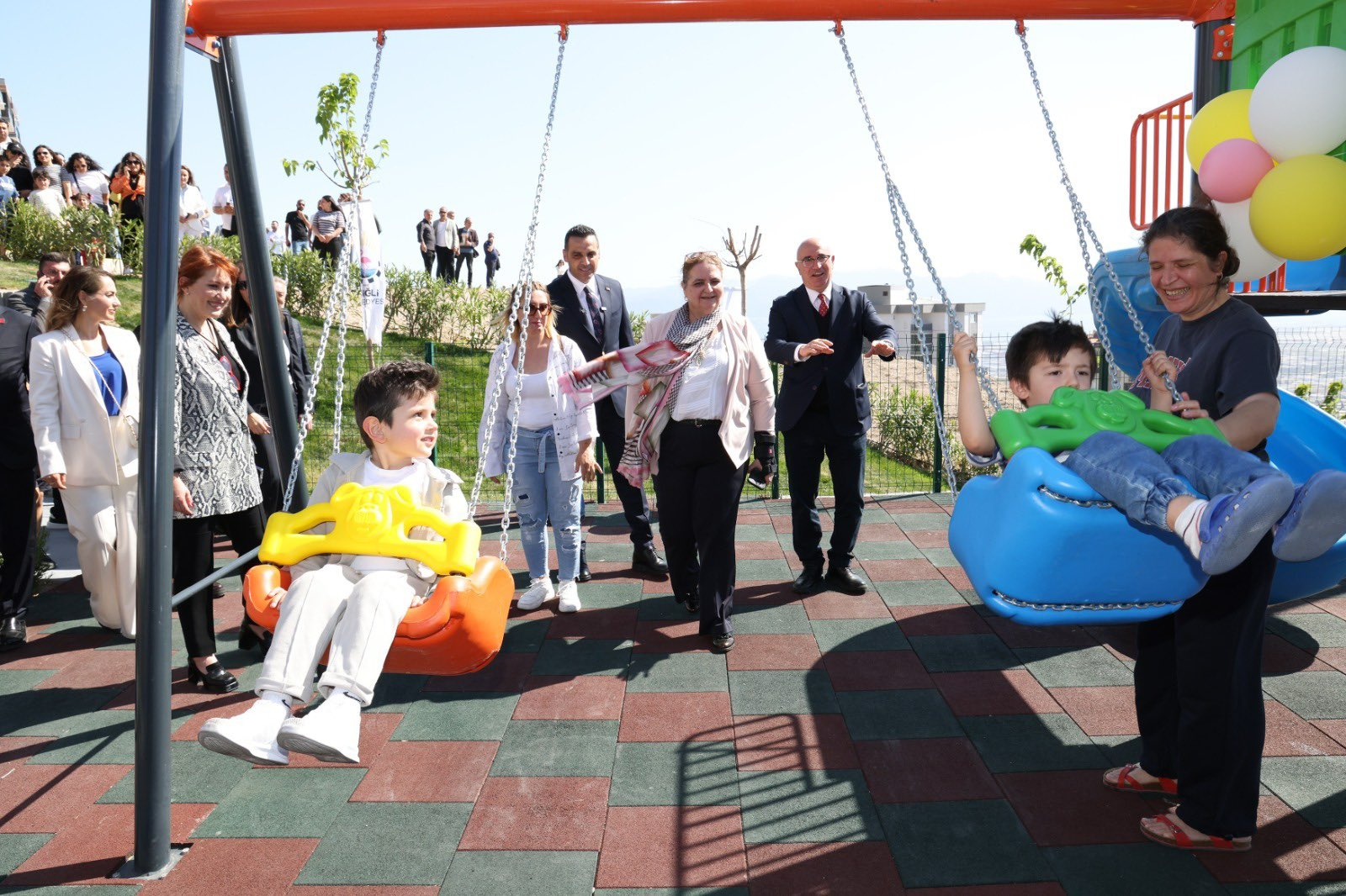 Çiğli'de Yılmaz Aksoy Parkı açıldı: CHP kurmaylarından mesaj yağmuru