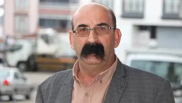 İlçe başkanının bıyıkları sosyal medyanın gündeminde: “Yakışıyor!”