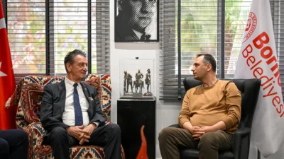 Atatürkçü Düşünce Derneği Genel Başkanı Mustafa Hüsnü Bozkurt ve beraberindeki