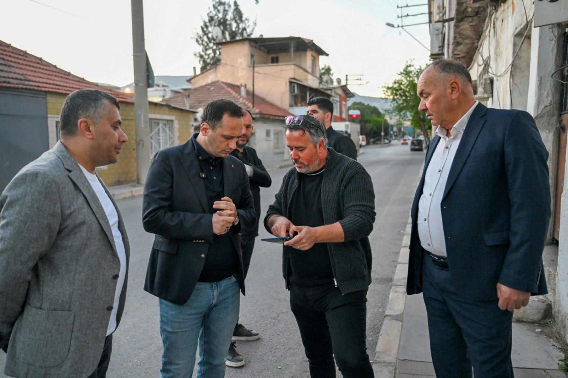 Bornova’da 'Desenli' dönem: Başkan Eşki ilk kazmayı Egemenlik’te vurdu!