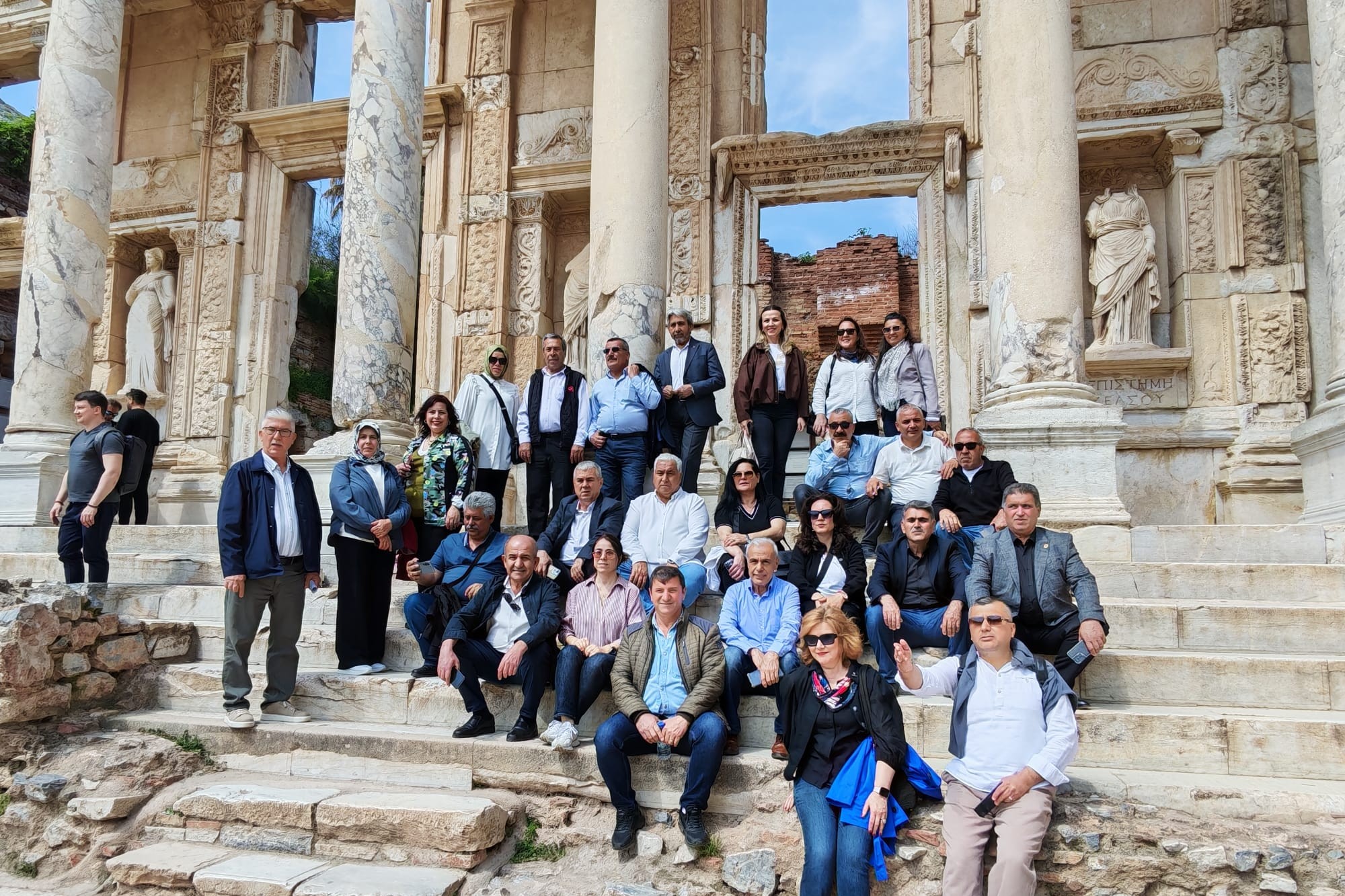 Bornova Muhtarlar Akademisi’nden anlamlı final: Selçuk’ta tarih ve motivasyon buluşması