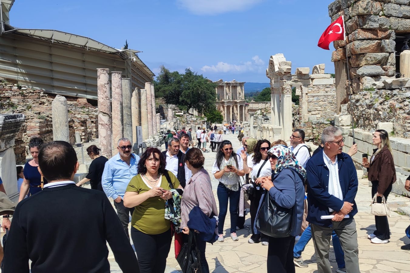 Bornova Muhtarlar Akademisi’nden anlamlı final: Selçuk’ta tarih ve motivasyon buluşması