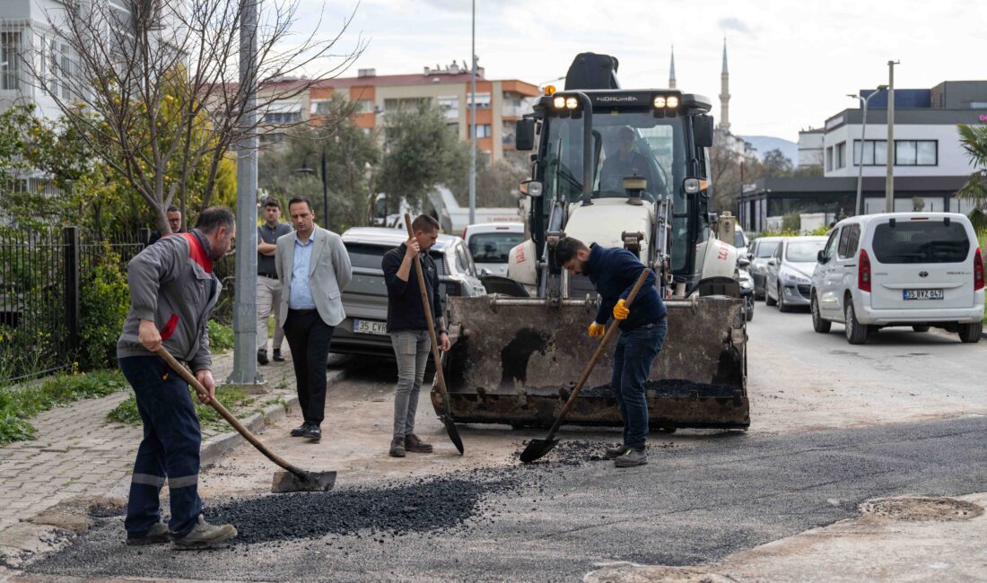 Bornova Belediye Başkanı Ömer Eşki, Evka-3 Mahallesi’nde yürütülen yol bakım