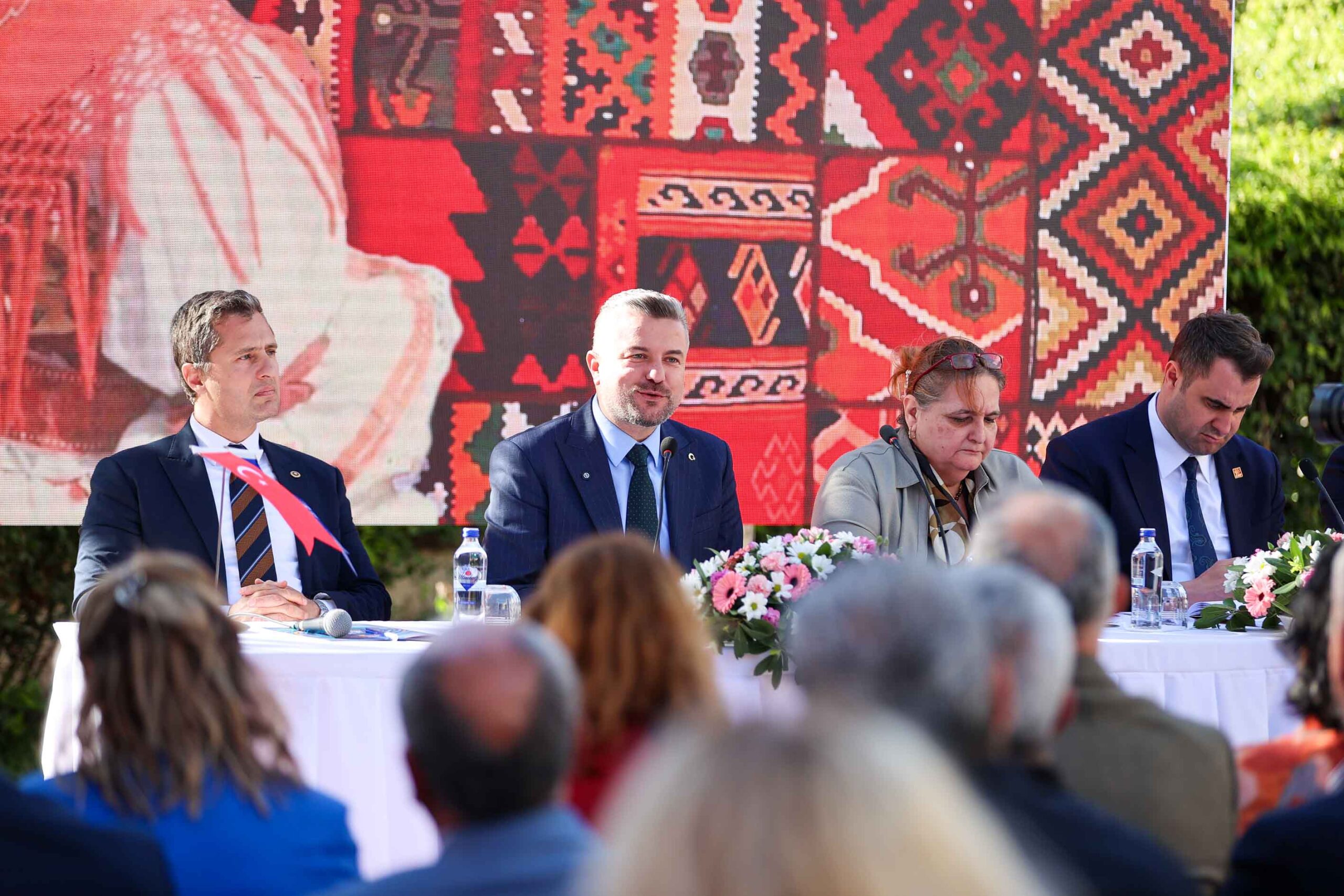 Buca’dan Balkanlar’a gönül köprüsü: Pembe Köşk’te kardeşlik rüzgarı esti!