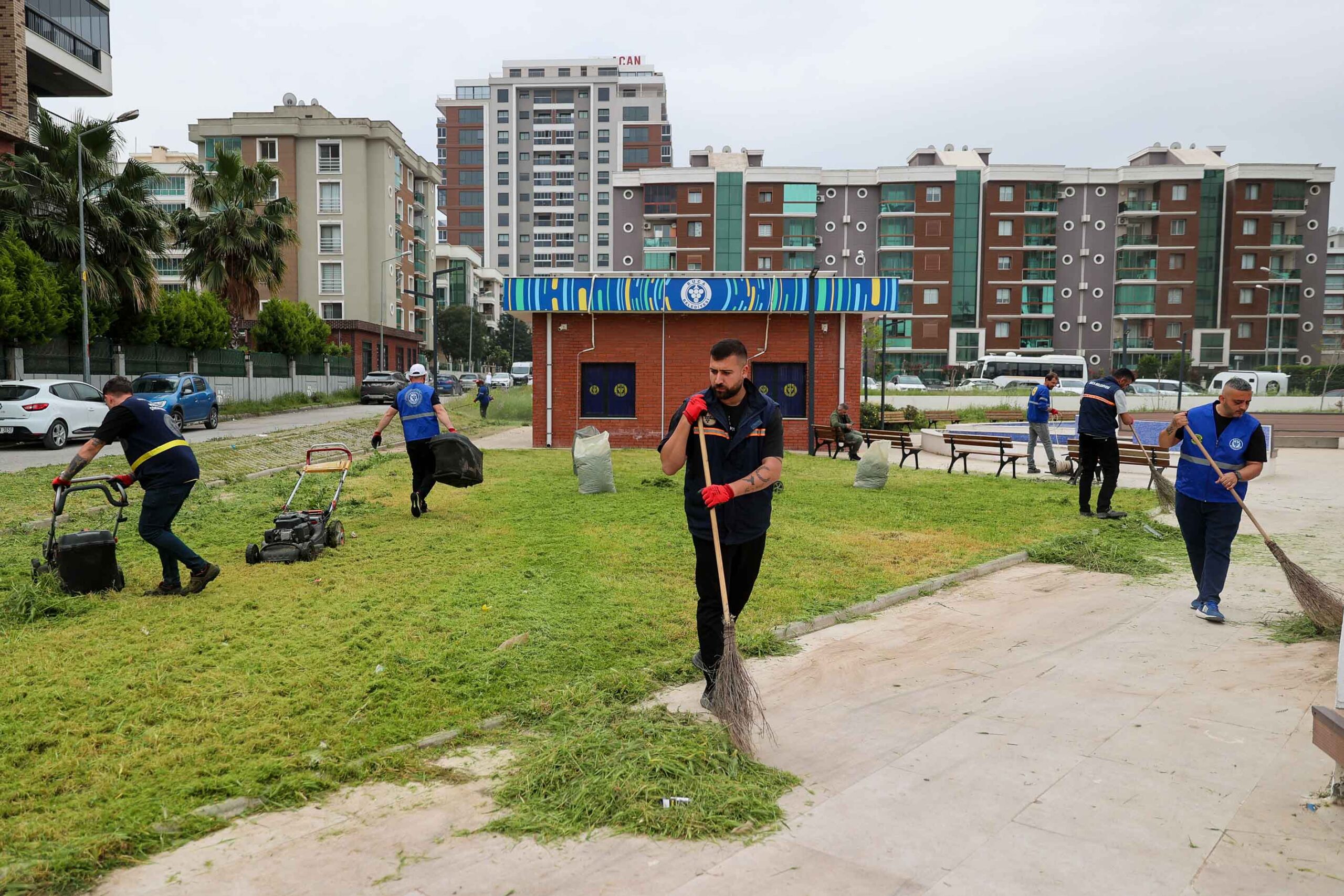 Buca Belediyesi, baharın gelişiyle birlikte 47 mahallede eş zamanlı yabani
