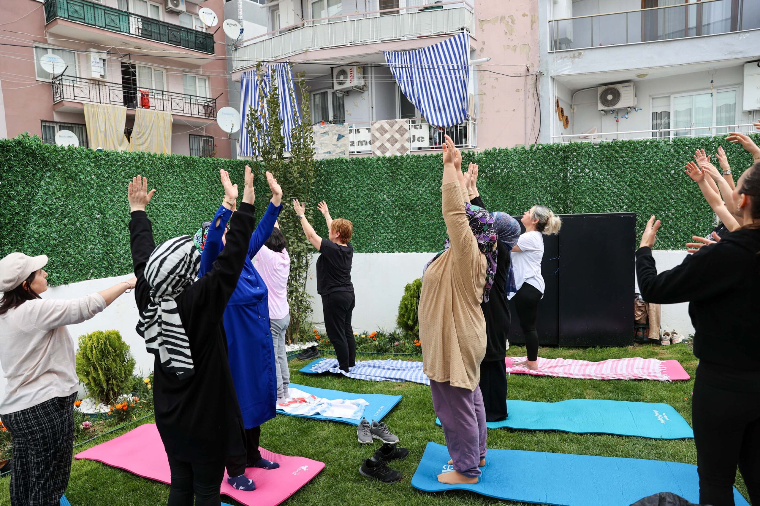 Bucalı kadınlar yoga ile güçleniyor: 'Günün yükünü bırak, kendini güçlü hisset'