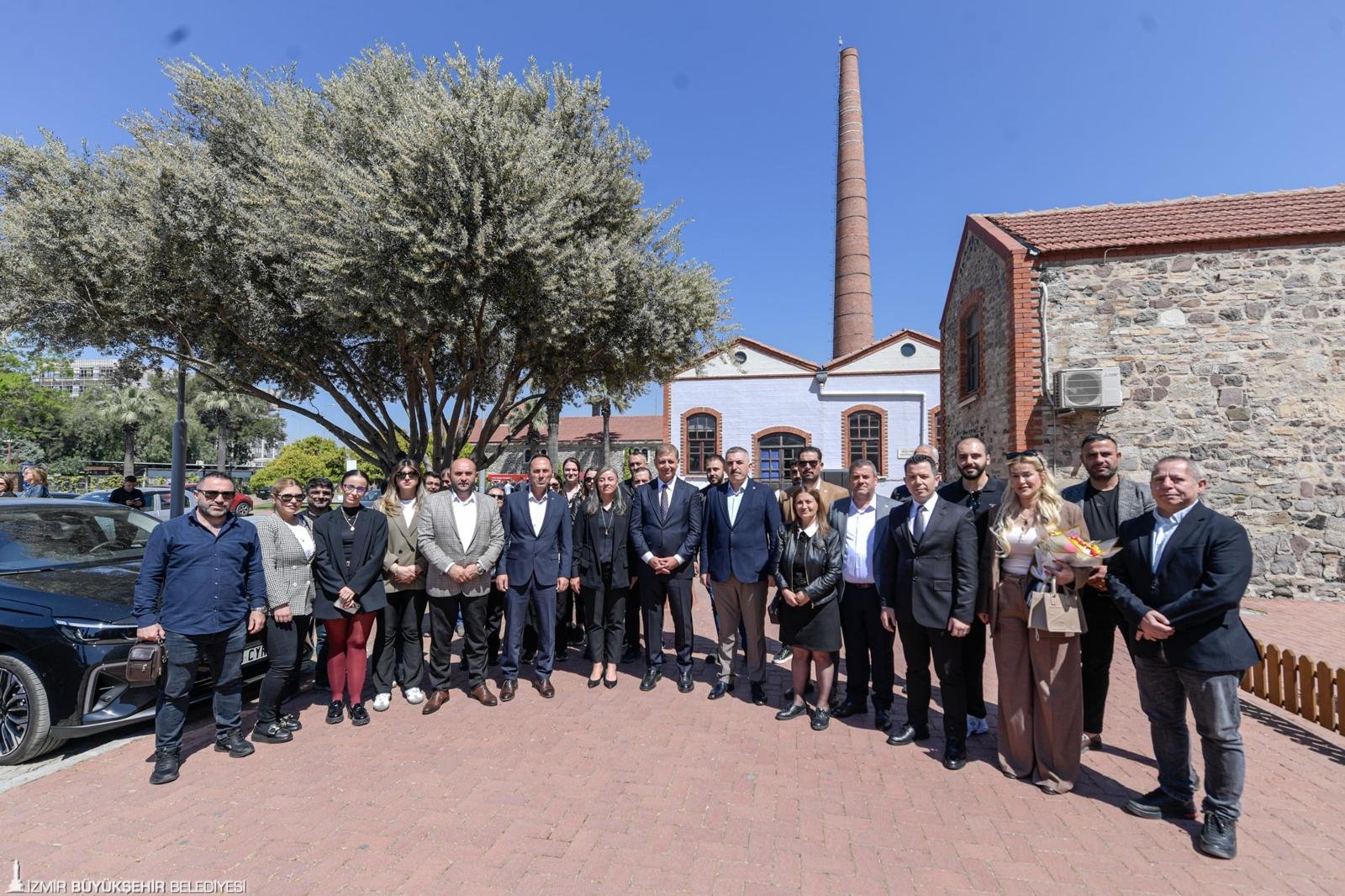 Büyükşehirde 1 Mayıs öncesi işçiye 'çifte bayram': İZBAN'dan sonra İZTEK'de TİS imzası atıldı