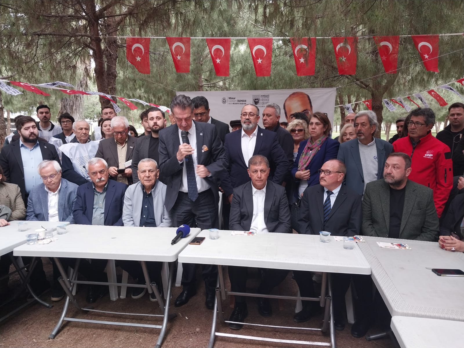 ADD toplantısını direniş alanına taşıdı: “Atatürk'ten utanmadınız, şehitlerden de mi utanmadınız?"