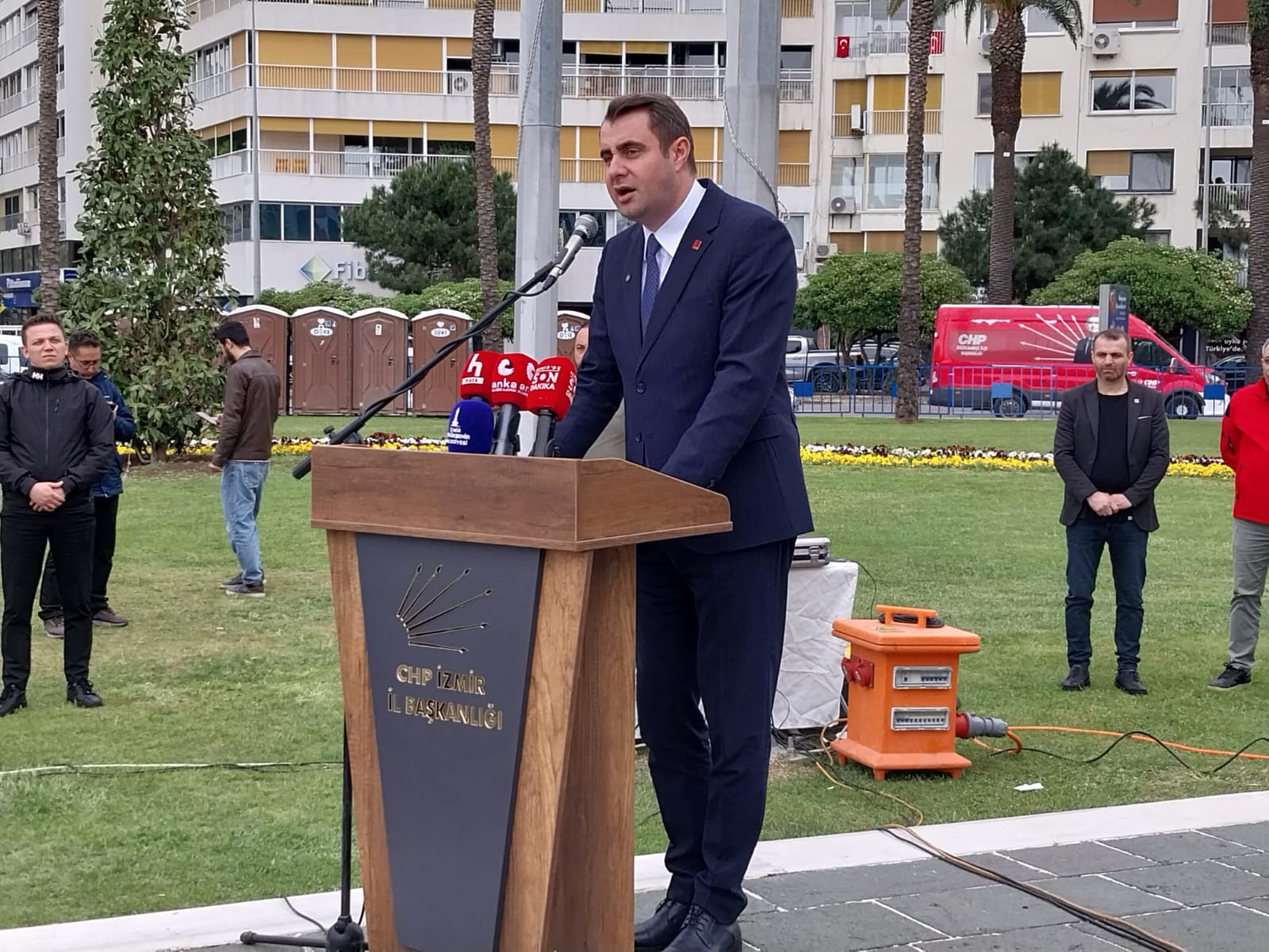 İzmir'de buruk 23 Nisan… CHP'li Güç'ten Kahramanmaraş isyanı: "Bu kader değil, üstünü örttürmeyeceğiz!"