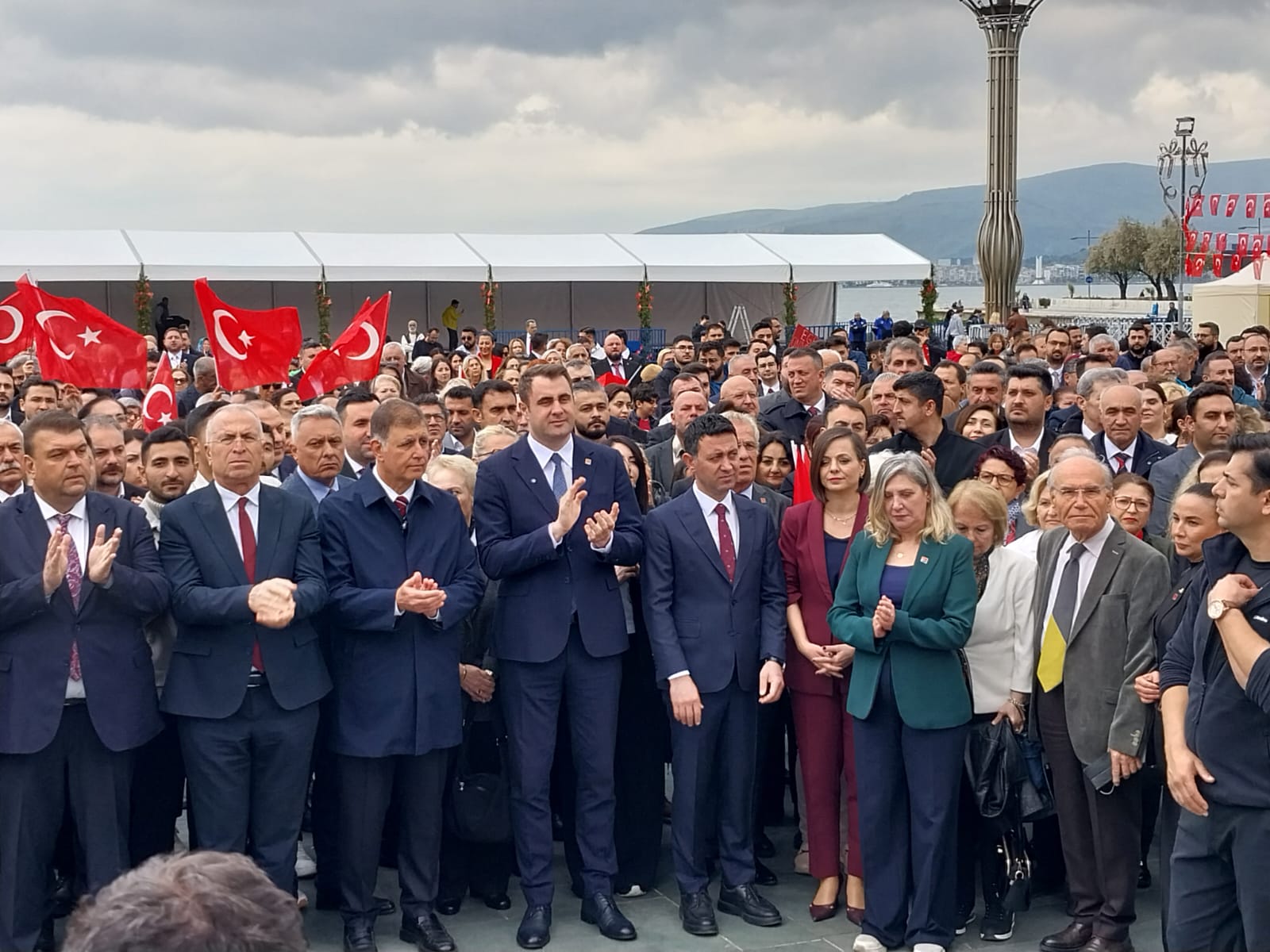 İzmir'de buruk 23 Nisan… CHP'li Güç'ten Kahramanmaraş isyanı: "Bu kader değil, üstünü örttürmeyeceğiz!"