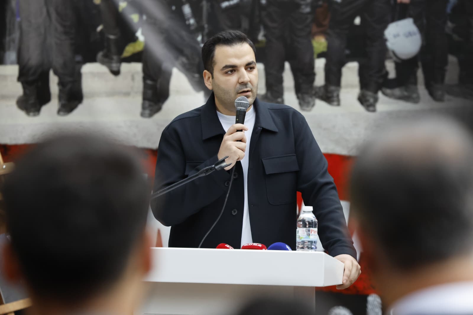 Tugay Meslek Fabrikası nöbetinin 11.'inci gününde: 'Kimsiniz siz be; burası babanızın çiftliği mi?' 9 Tugay Meslek Fabrikası nöbetinin 11.'inci gününde: 'Kimsiniz siz be; burası babanızın çiftliği mi?'