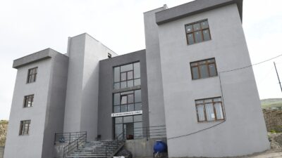 Çiğli Belediye Başkanı Onur Emrah Yıldız, Harmandalı İnönü Mahallesi'ndeki cemevinin