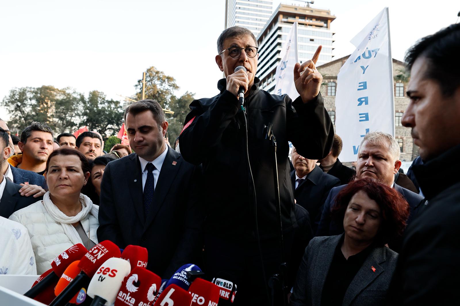 Tugay Meslek Fabrikası önünde sert konuştu: 'Ne kadar yalancısınız, yalan söylüyorsunuz'