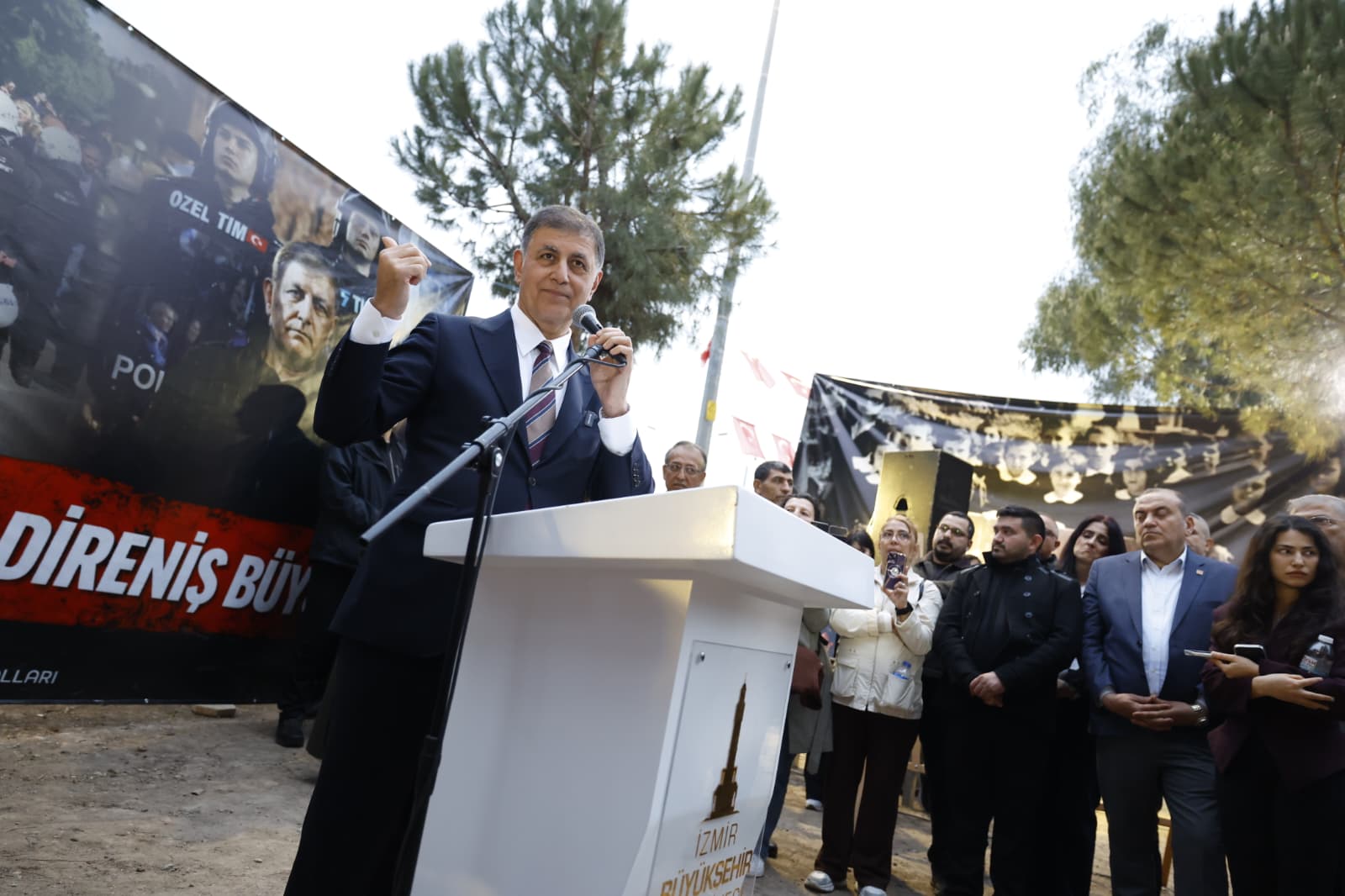 Tugay Meslek Fabrikası nöbetinin 11.'inci gününde: 'Kimsiniz siz be; burası babanızın çiftliği mi?' 3 Tugay Meslek Fabrikası nöbetinin 11.'inci gününde: 'Kimsiniz siz be; burası babanızın çiftliği mi?'