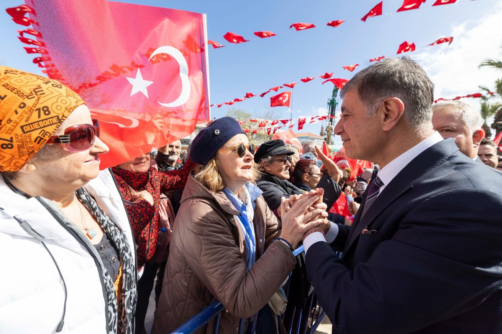 Başkan Tugay Urla’da konuştu: İzmir CHP’li başkanlarıyla hizmetin şehridir