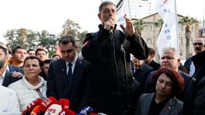 Fransa programını yarıda keserek İzmir’e dönen Büyükşehir Belediye Başkanı Dr.