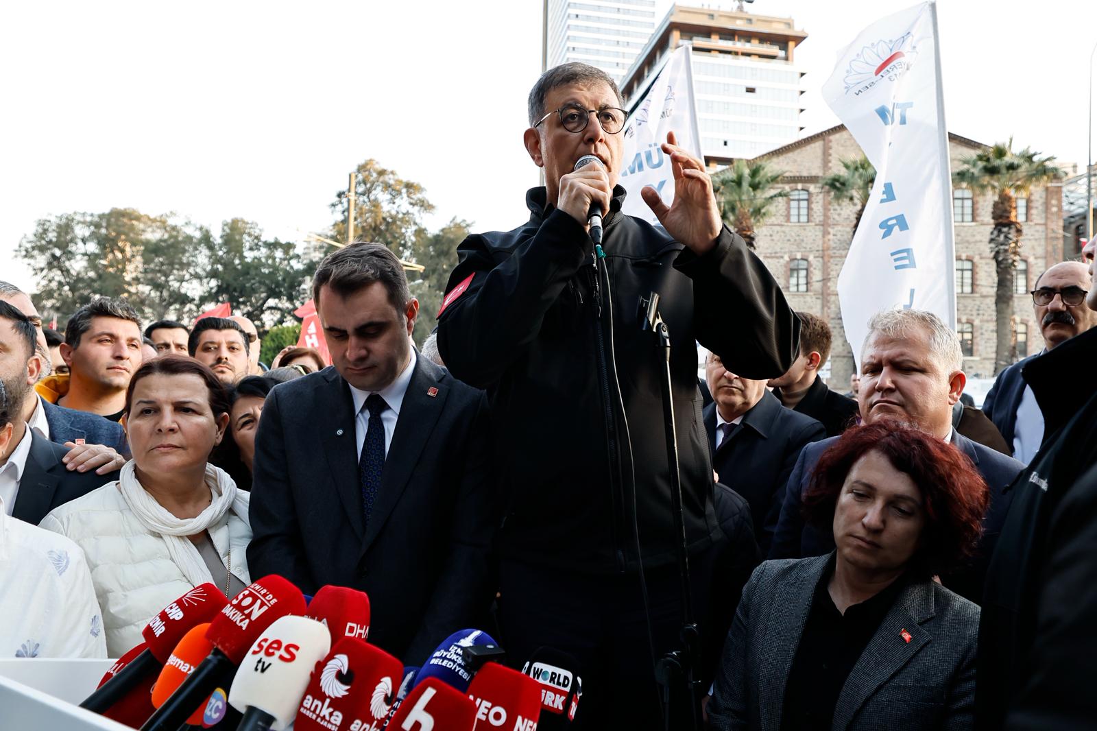 Tugay Meslek Fabrikası önünde sert konuştu: 'Ne kadar yalancısınız, yalan söylüyorsunuz'