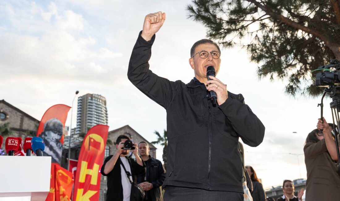 İzmir Büyükşehir Belediye Başkanı Dr. Cemil Tugay, Meslek Fabrikası önünde
