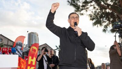 İzmir Büyükşehir Belediye Başkanı Dr. Cemil Tugay, Meslek Fabrikası önünde