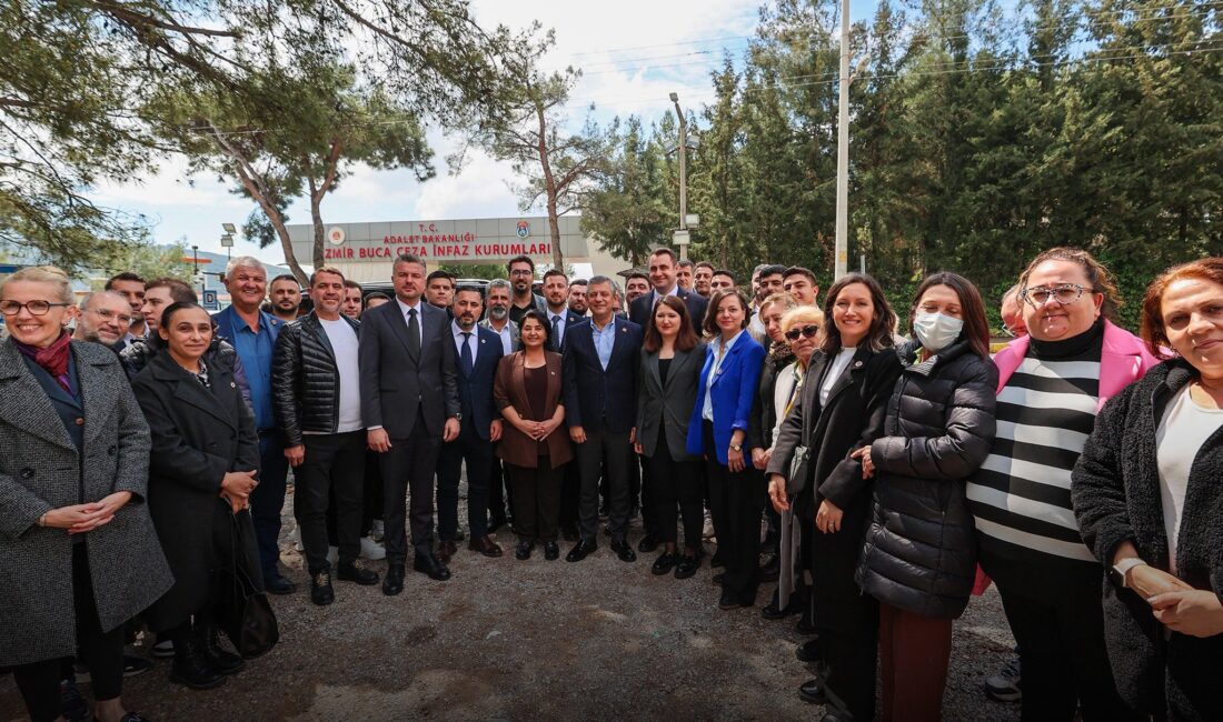 CHP Genel Başkanı Özgür Özel, İzmir programının en dikkat çeken