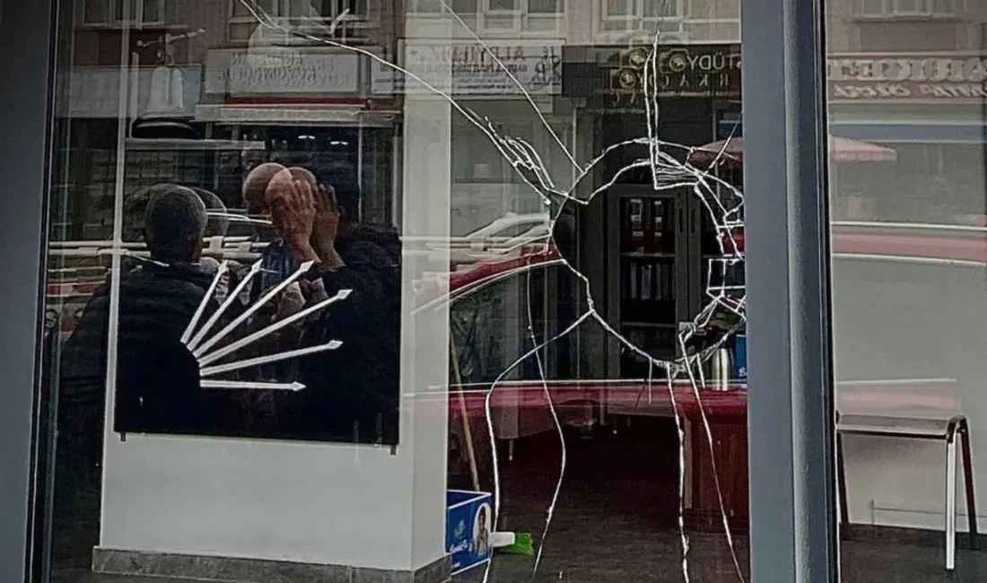 Ankara’da CHP binasına taşlı saldırı düzenleyen ve çevredekilere tehditler savuran