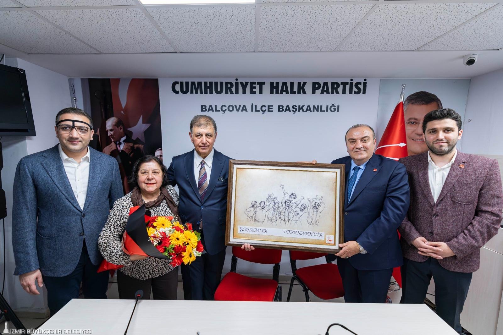 Başkan Tugay teşekkür turu için Balçova’da: 'Bir yanlışı Türkiye'ye duyurduk'