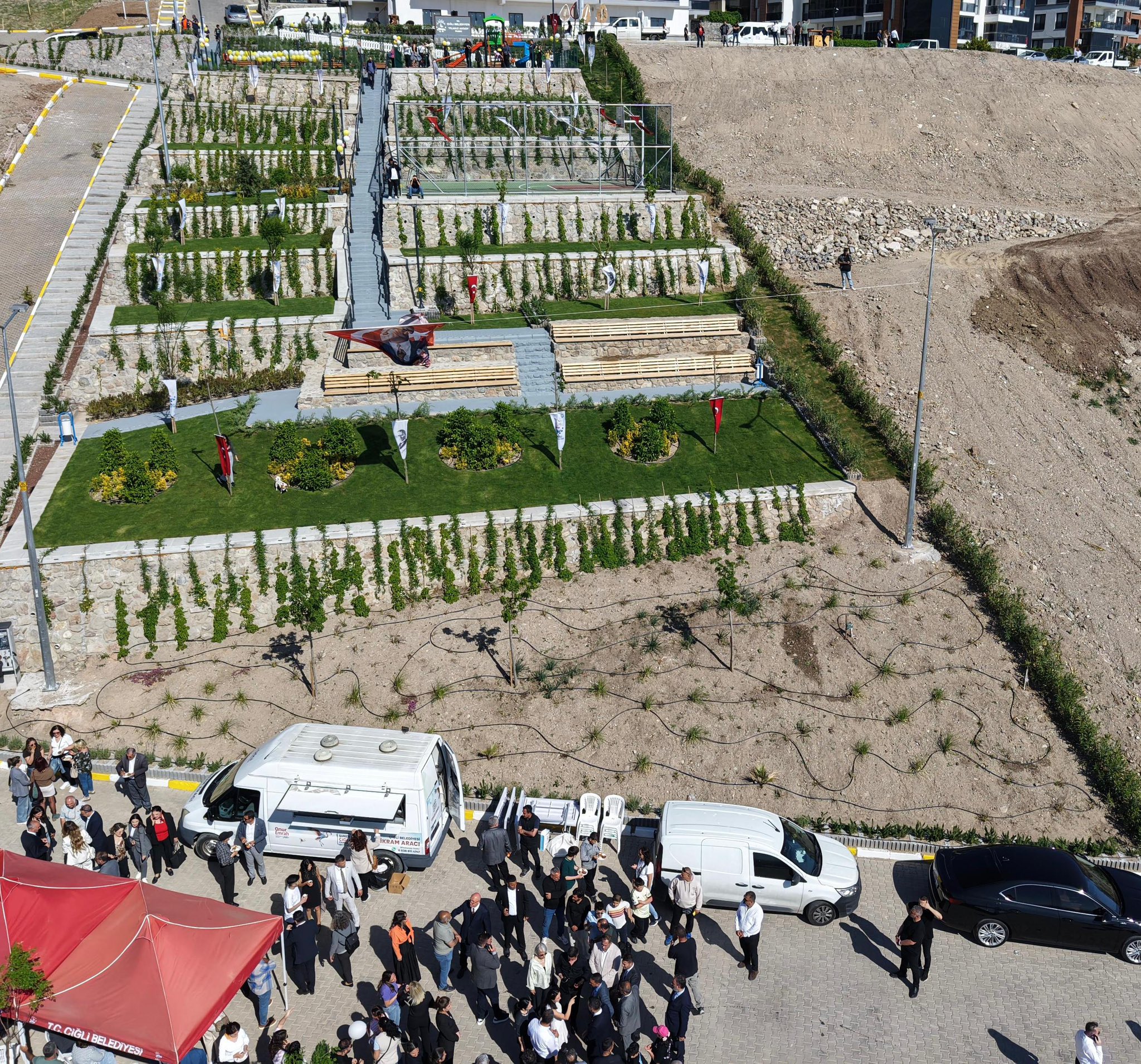 Çiğli'de Yılmaz Aksoy Parkı açıldı: CHP kurmaylarından mesaj yağmuru
