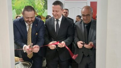 İzmir’in Çiğli ilçesindeki Güzeltepe İlkokulu ve Ortaokulu, anlamlı bir açılışa