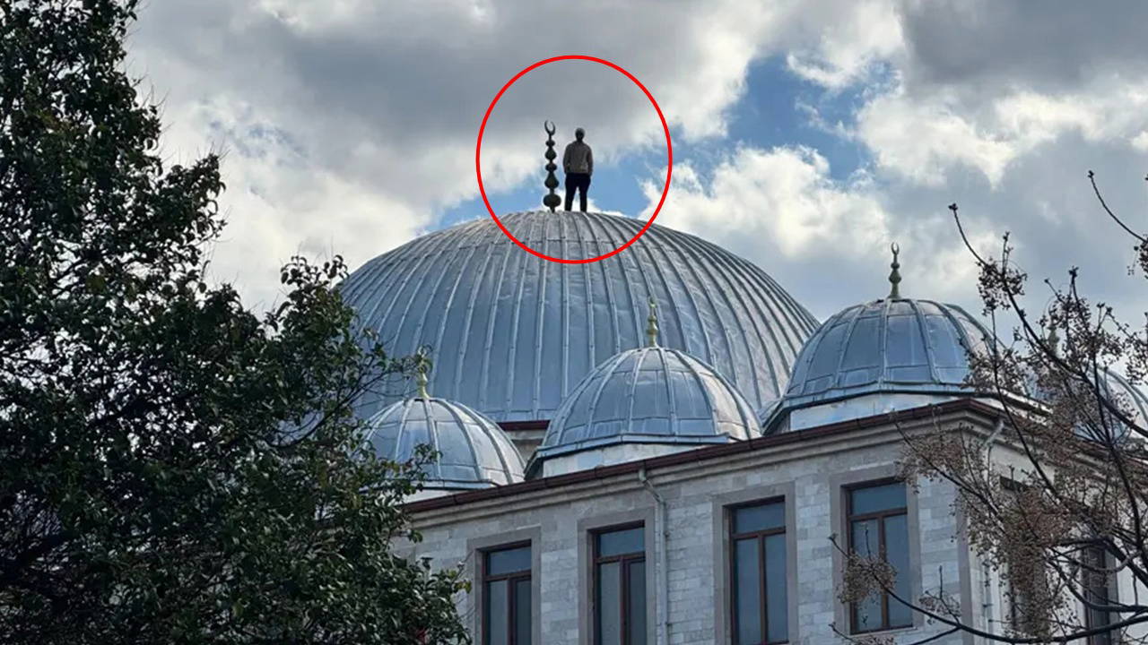 Cami çatısına çıkıp intihar etmek istedi: Ekipler saatlerce ikna için uğraştı