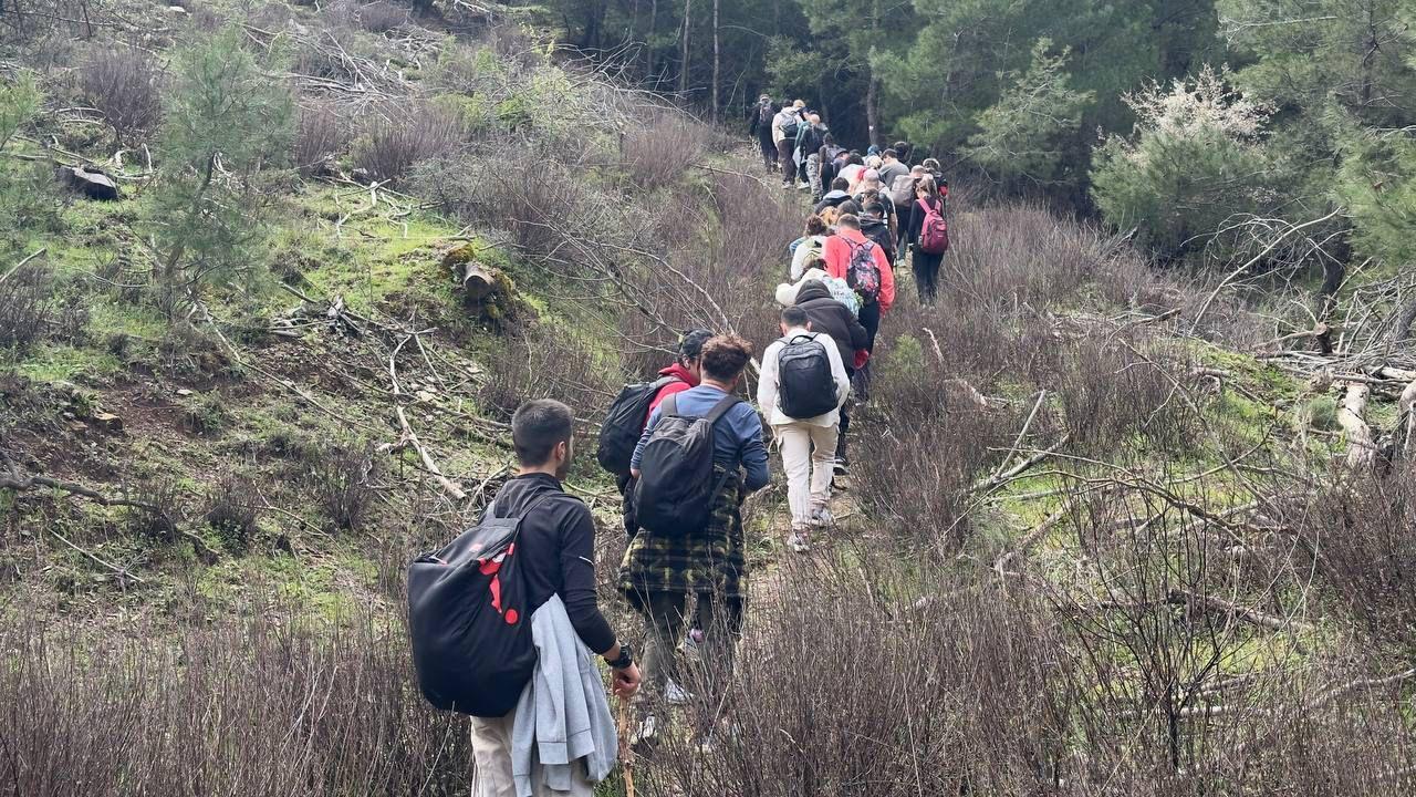 Efes Mimas Yolu’nda anlamlı yürüyüş: Doğada adım kalplerde kitap