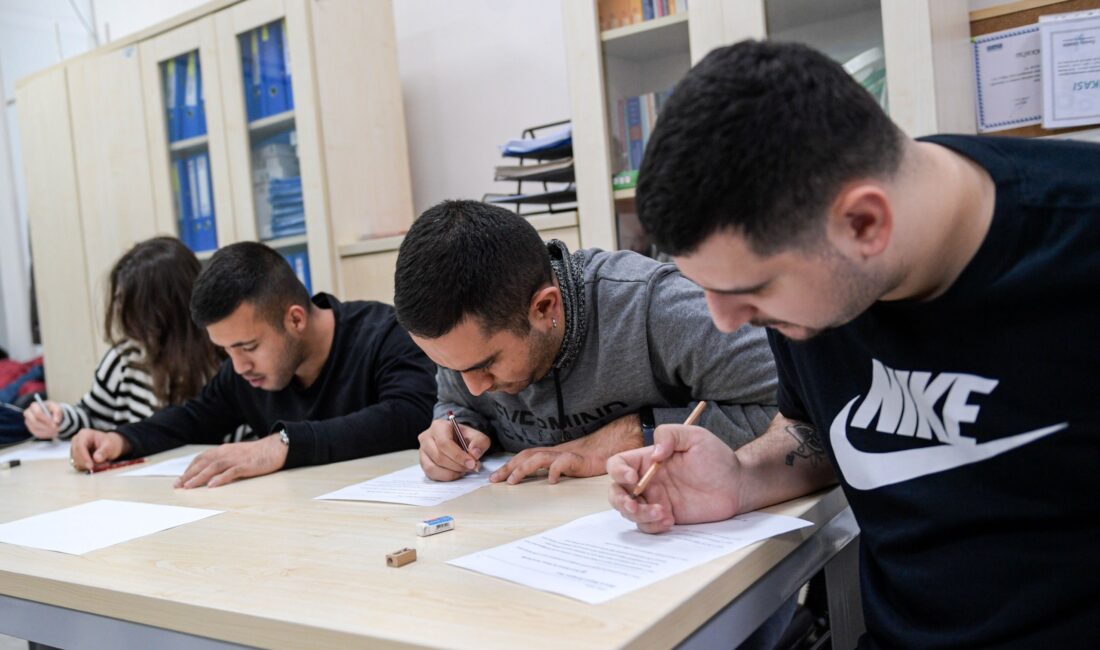 İzmir Büyükşehir Belediyesi'nin "Destekli İstihdam Ofisi" mucizeler yaratıyor! 

Nöroçeşitli ve