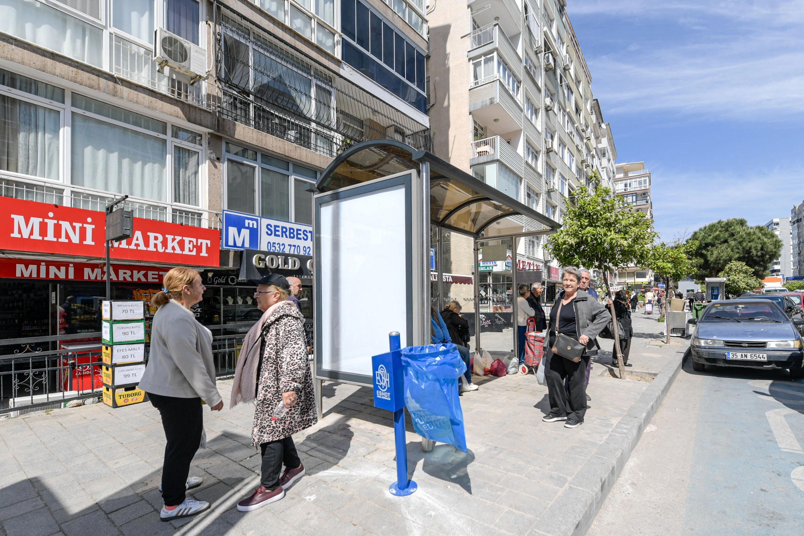 Duraklara 3 binin üzerinde çöp kovası: ESHOT’tan duraklarda temizlik hareketi 