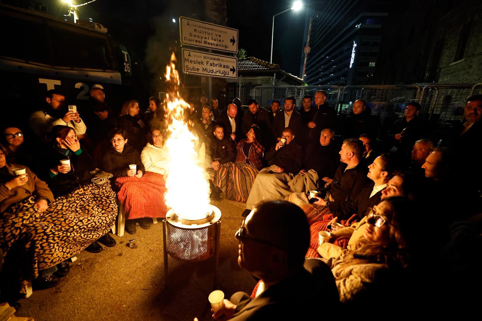 Tugay Meslek Fabrikası nöbetinin ilk sabahında: 'Haksızlığı kabullenemedik; gitmeyi düşünmüyoruz'