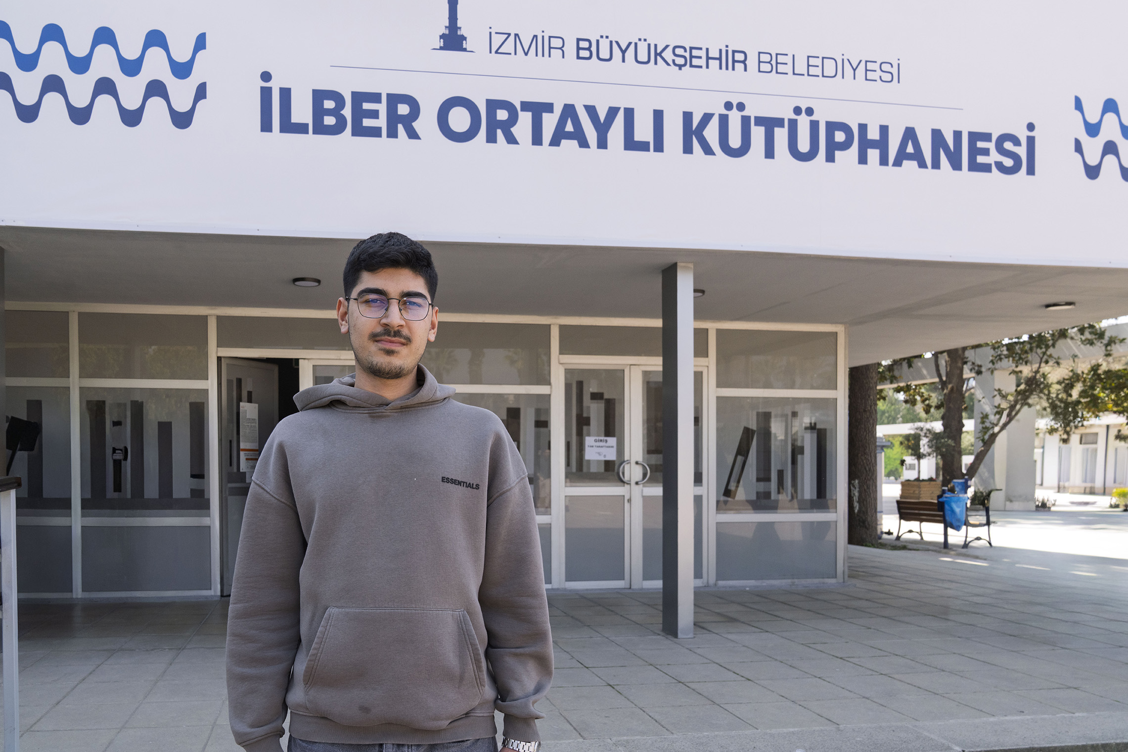 Yaşayan Kütüphaneleri İzmirliler çok sevdi: 'Kendimizi evimizde gibi hissediyoruz'