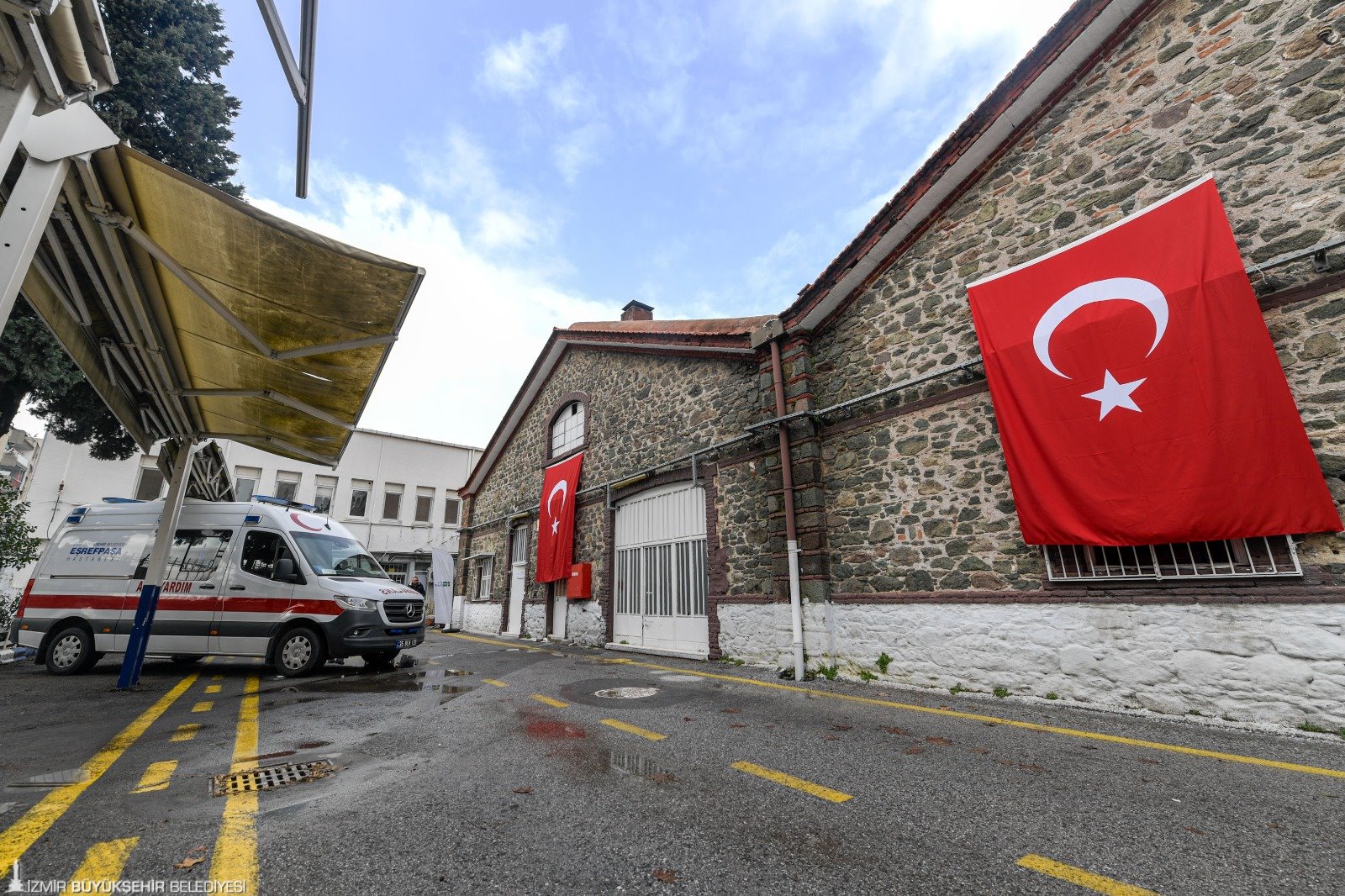 İzmir'de ‘Vakıf' tartışması büyüyor: Meslek Fabrikası'ndan sonra Namazgâh Hamamı da kapatıldı!